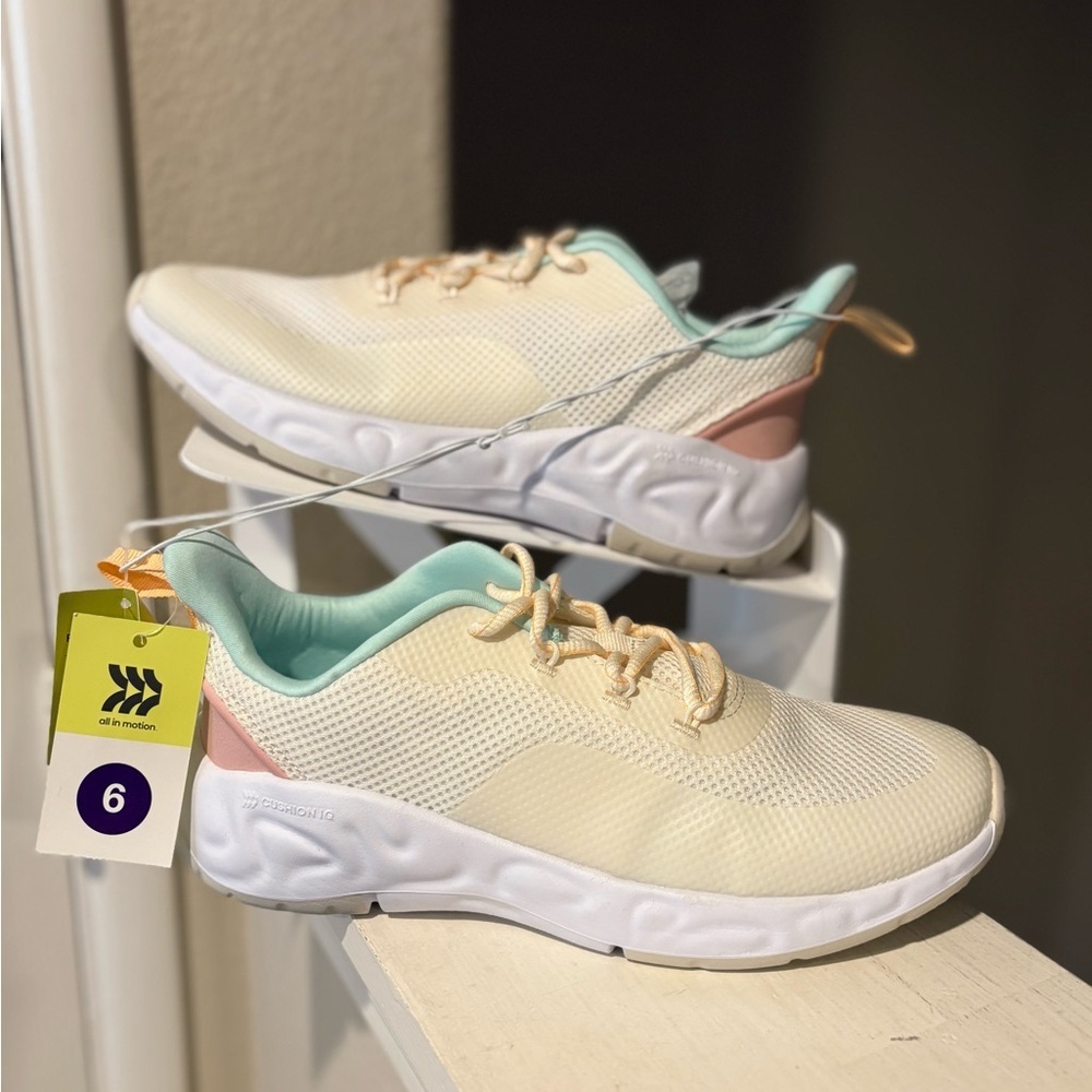 All In Motion Camren Performance Sneakers Big Girl Size 6 – New With Tags